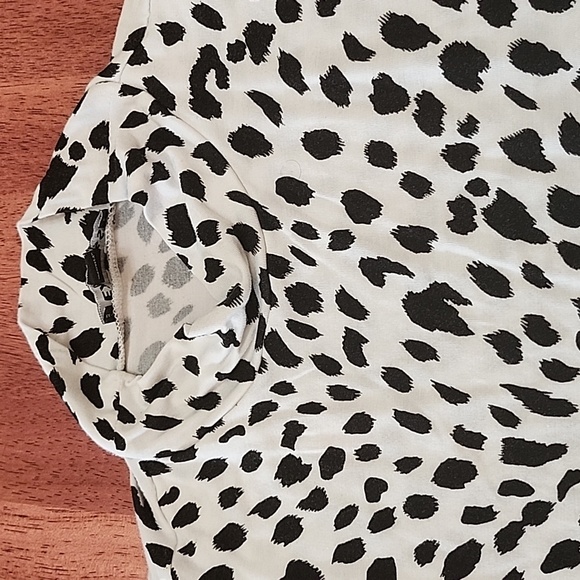 Dalmatian Mock Neck Shell - Picture 2 of 3